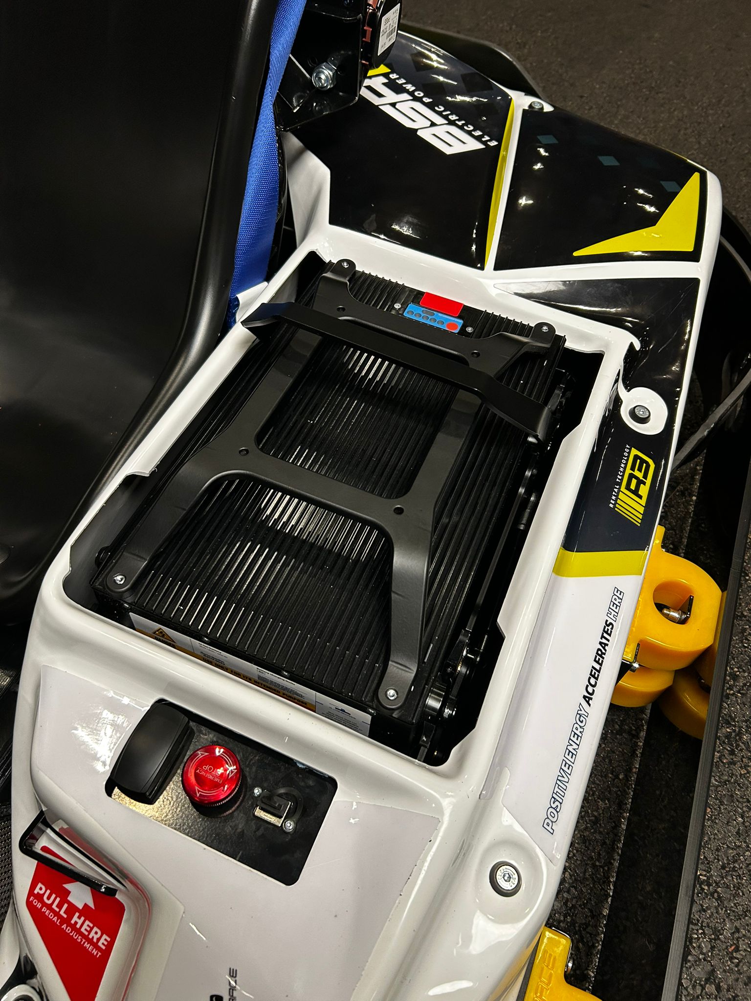 A BSR gokart akkumulátoregysége közelről
